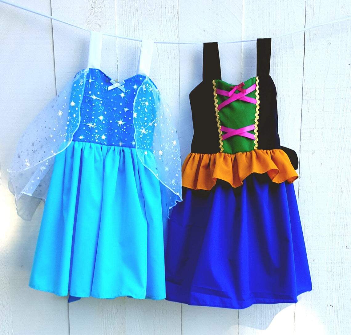 Elsa and Anna play Dresses LoverDovers Elsa and Anna play Dresses LoverDovers