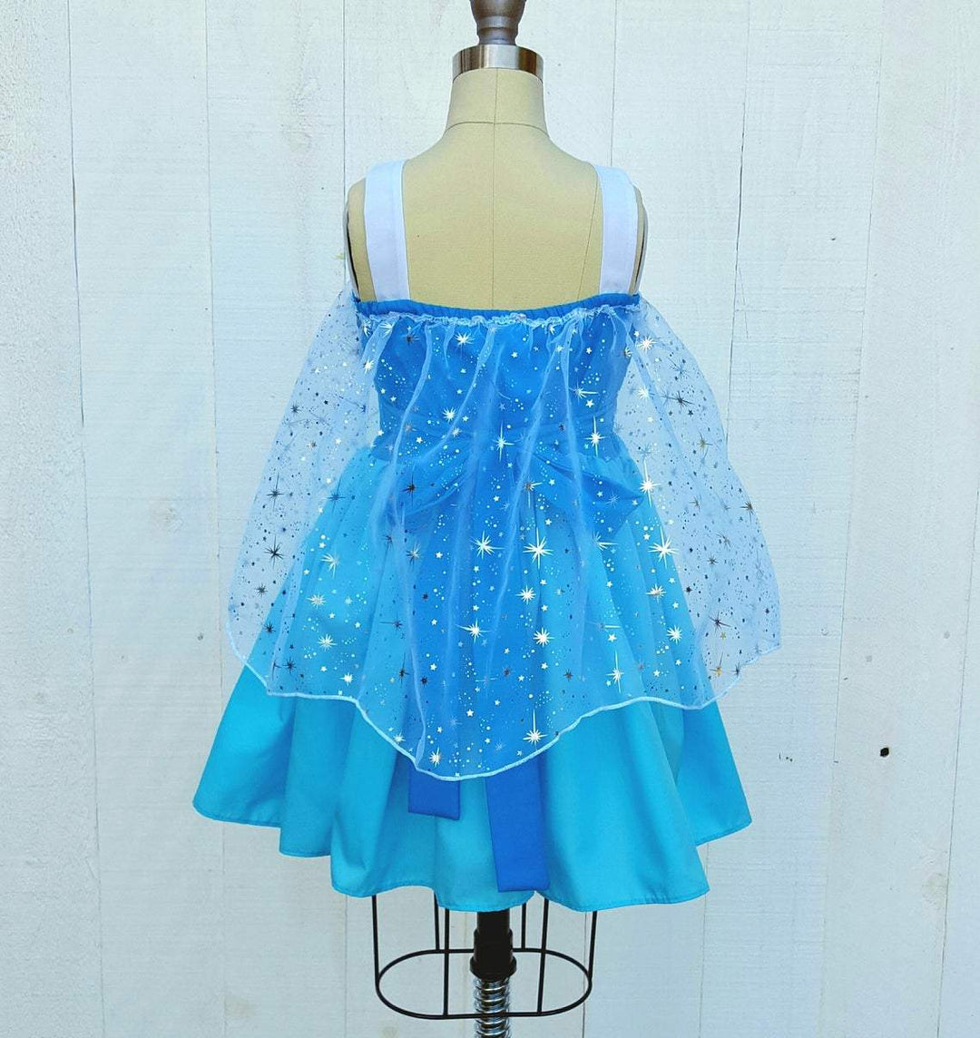 Elsa and Anna play Dresses – LoverDovers