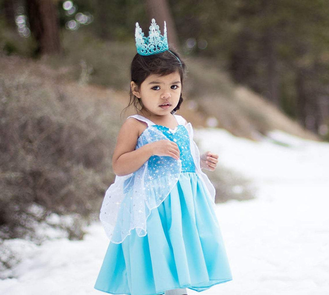 Elsa and Anna play Dresses – LoverDovers